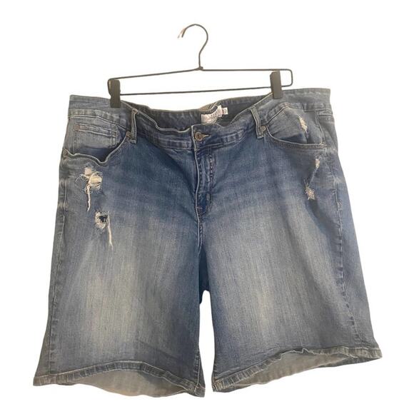 Torrid Distressed Denim Shorts Size 26 - Picture 1 of 5